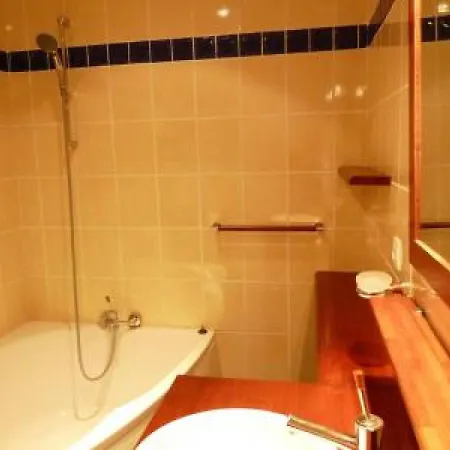 Stylish One Bedroom In Just Off The Croisette And Near Beaches - 680 * Cannes